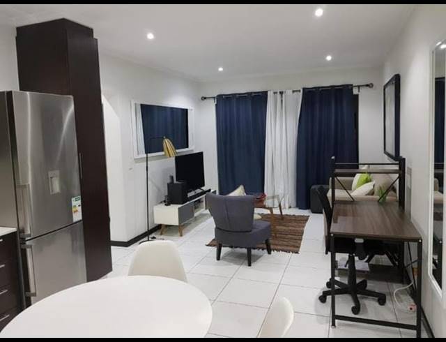 3 BEDROOM APARTMENT TO LET IN LONEHILL